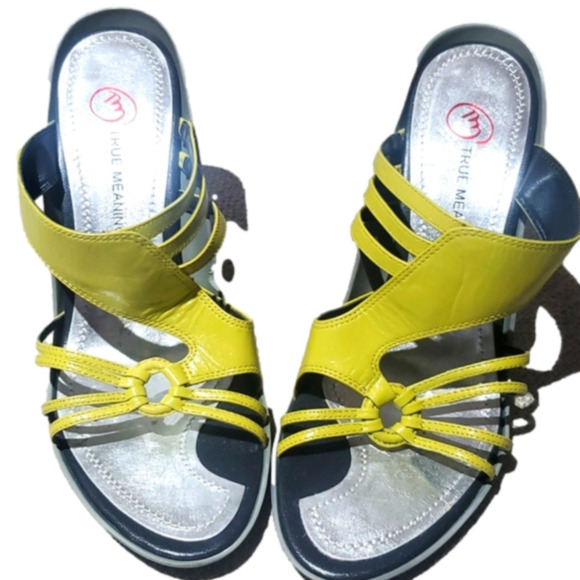 True Meaning exquisite leather olive color Sandals size 7 1/2" - Picture 1 of 10